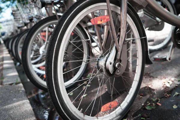 Yere bisikletler ile otopark 