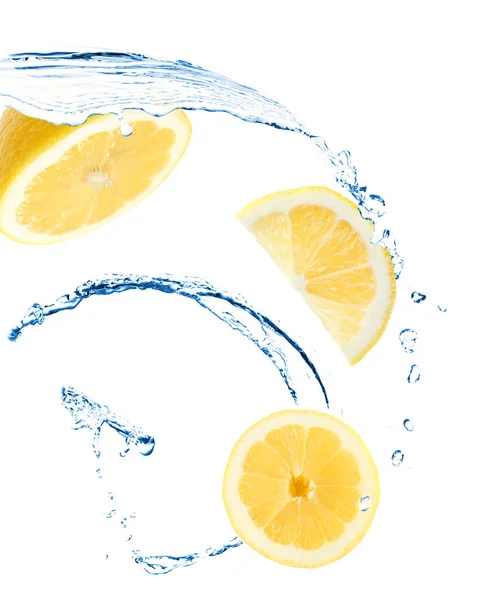 Spruzzare acqua con limone — Foto Stock