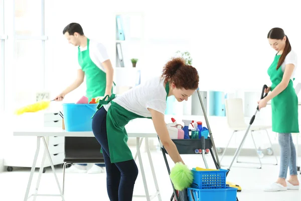Servicio de limpieza equipo de trabajo — Foto de Stock