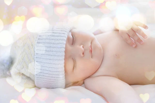 Precioso Bebé Dormido Luces Borrosas Primer Plano — Foto de Stock