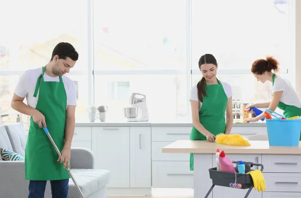 Cleaning service team working — Stock Photo, Image