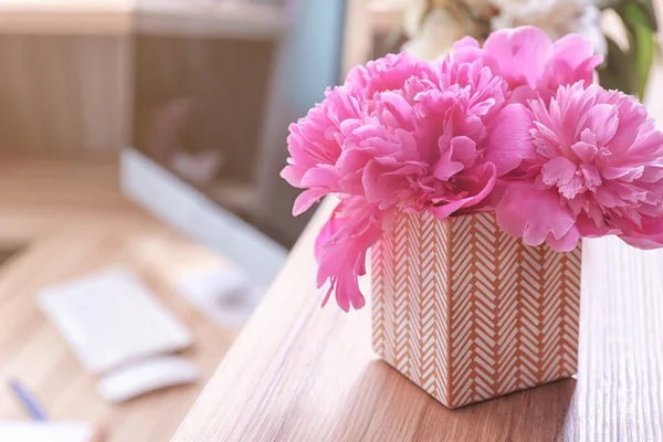 香りのよい牡丹と美しい花束 — ストック写真