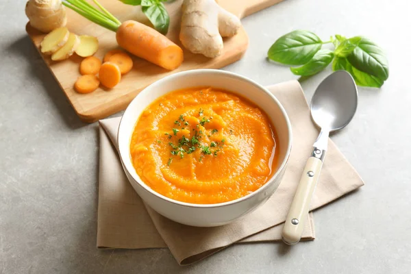 Délicieuse soupe aux carottes — Photo