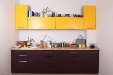 Modern mutfağın içi. 