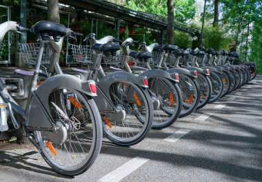 Yere bisikletler ile otopark 
