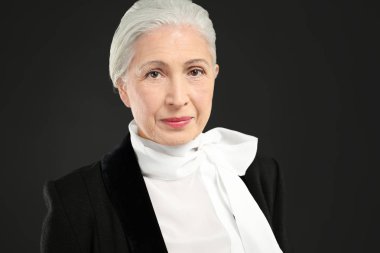 güzel yaşlı kadın 