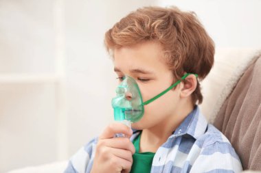 Genç çocuk astım ve solunum yolu hastalıkları evde Nebulizatör kullanma