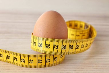 Tablo kasette ölçme ile yumurta. 