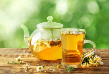 Sıcak papatya çayı 