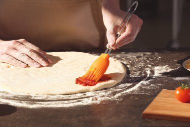 Pizza Hazırlama kadın 