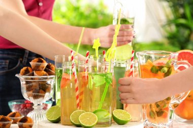 Piknik limonata ile tezahürat arkadaşlar