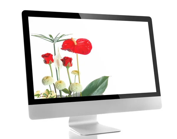 Bilgisayar göstermek üstünde perde güzel çiçekler ile — Stok fotoğraf