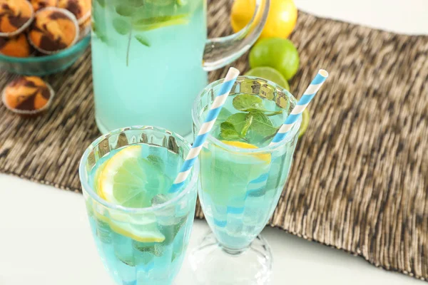 Glasögon med olika sorters lemonad — Stockfoto