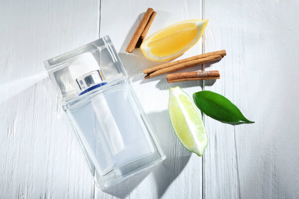 Бутылка современных мужских духов
 