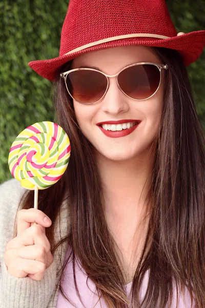 Beautiful young woman — Stock Photo, Image