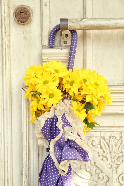 Kolor liliowy parasol z pięknych kwiatów — Zdjęcie stockowe