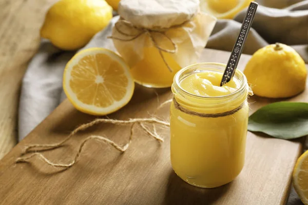 美味的柠檬酱，玻璃罐 — 图库照片