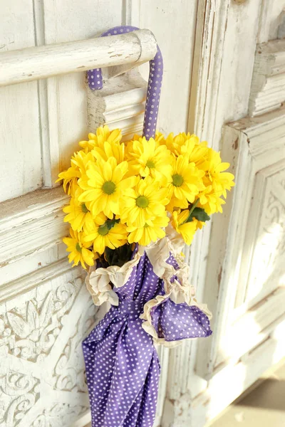 Lilac color umbrella with beautiful flowers — Stock Photo, Image