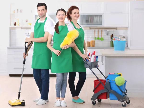 Servizio di pulizia team di lavoro — Foto Stock