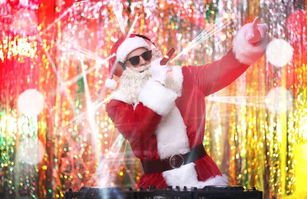 Papai Noel atuando em boate — Fotografia de Stock