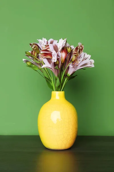 Beautiful alstroemeria in vase — Stock Photo, Image