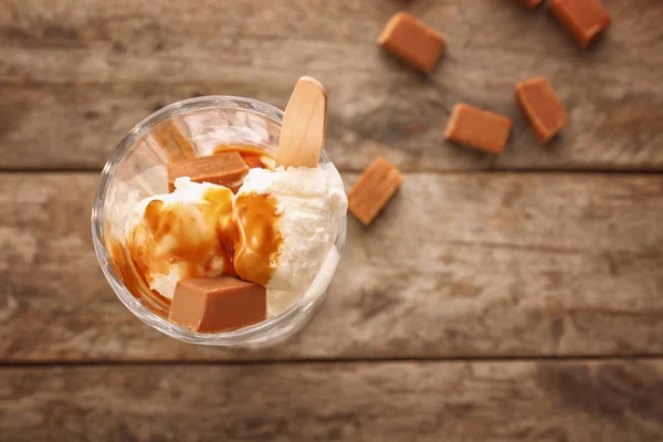 Dessert glass with vanilla ice cream — Stock Photo, Image