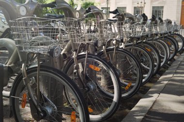 Yere bisikletler ile otopark 