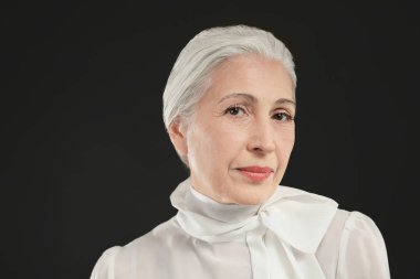 güzel yaşlı kadın 