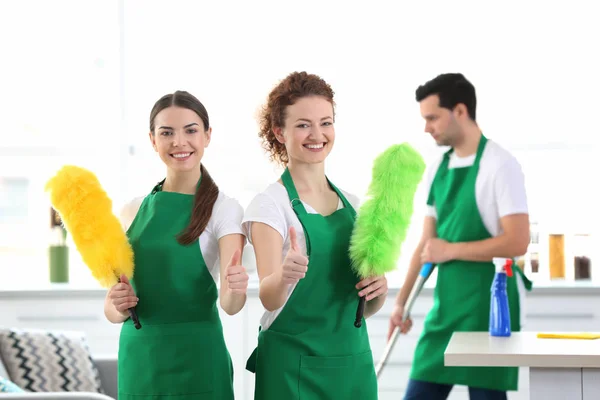 Cleaning service team working — Stock Photo, Image