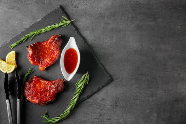 Lezzetli domuz kaburga  