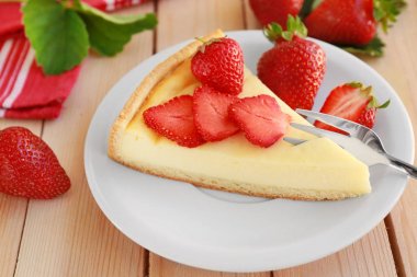 ev yapımı kek çilek ile