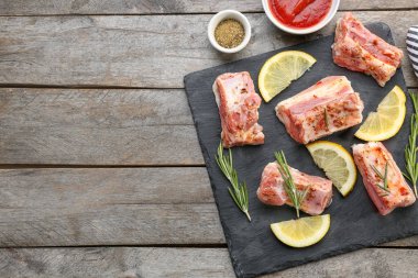 Domuz kaburga pişirme için malzemeler 