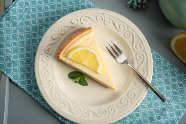 Leziz cheesecake ile plaka