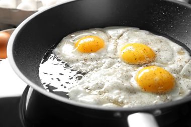 Lezzetli Pan kolay yumurta üzerinde