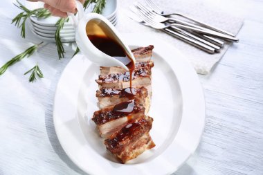 Lezzetli domuz kaburga 