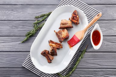 Lezzetli domuz kaburga 