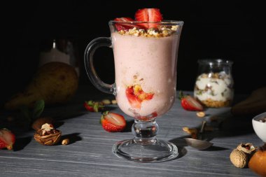 Lezzetli yoğurt parfe  