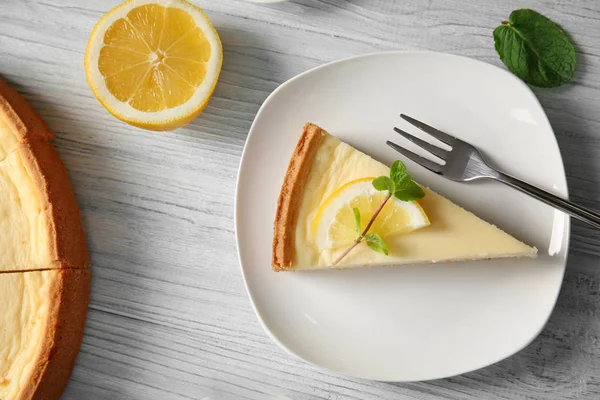 Plate with delicious cheesecake — Stock Photo, Image
