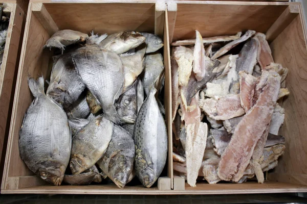 Frozen fish in supermarket — Stock Photo, Image