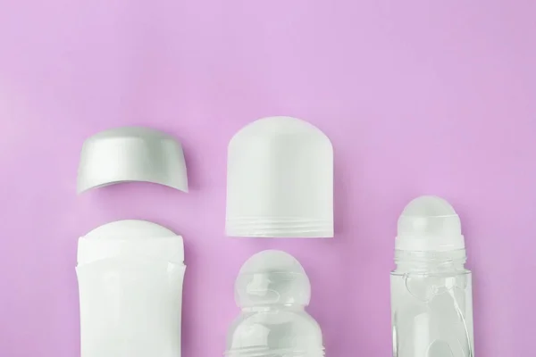 Diferentes desodorantes en color — Foto de Stock