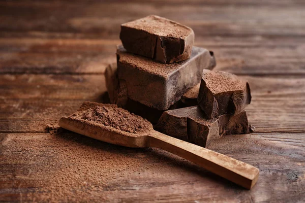 Chopped chocolate chunks — Stock Photo, Image