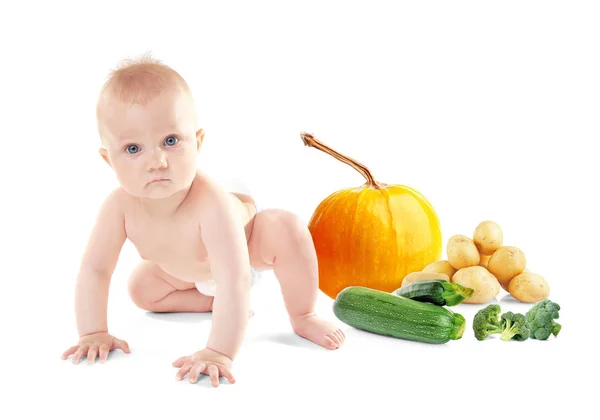 Милый ребенок с овощами — стоковое фото