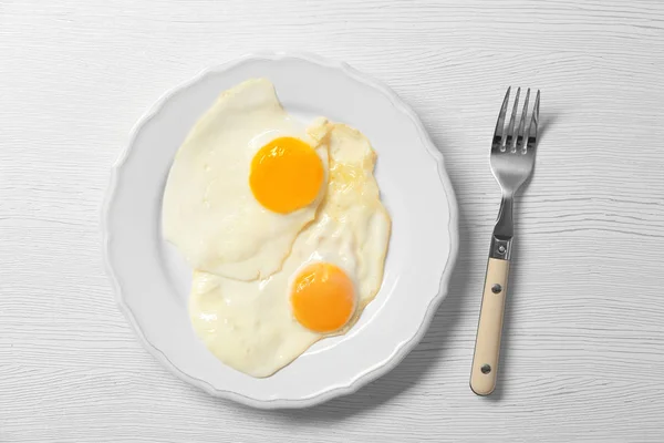 Frühstück mit zu einfachen Eiern — Stockfoto