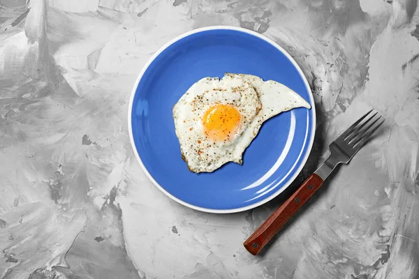 Läcker över lätt ägg — Stockfoto