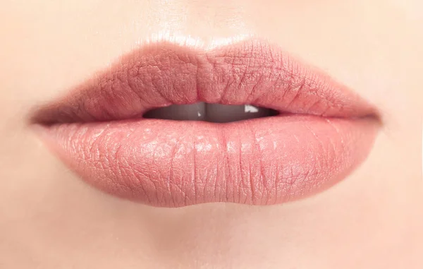 Closeup view of beautiful young woman with natural lips makeup — Stock Photo, Image