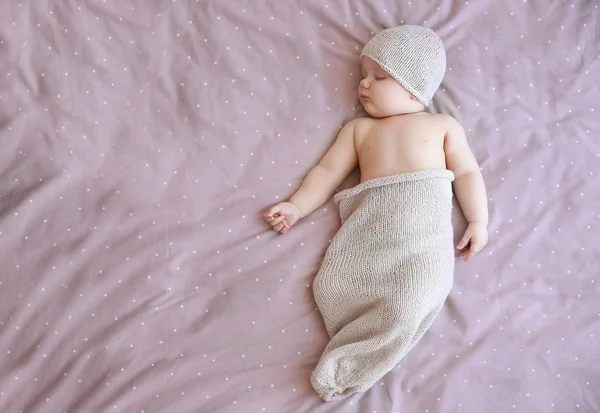 Cute little baby sleeping on bed at home — Stock Photo, Image