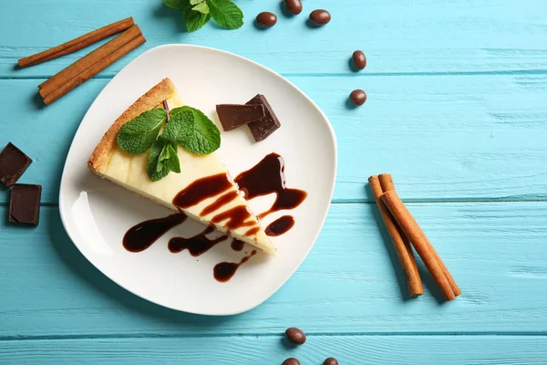 Plate with delicious cheesecake — Stock Photo, Image