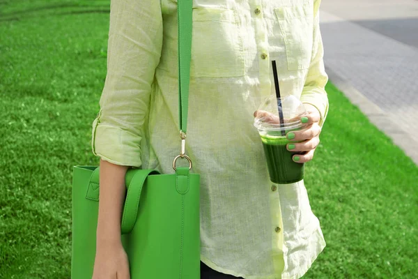 Woman holding cup of smoothie — Stock Photo, Image