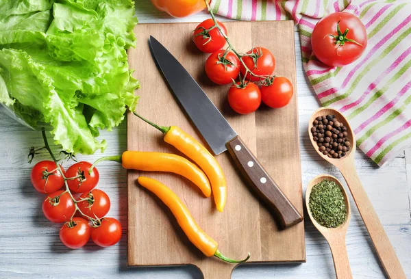 Grönsaker på köksbordet — Stockfoto