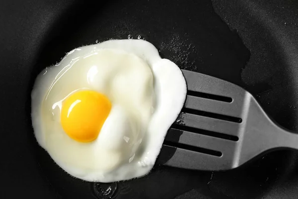 Delicious over easy egg and turner — Stock Photo, Image